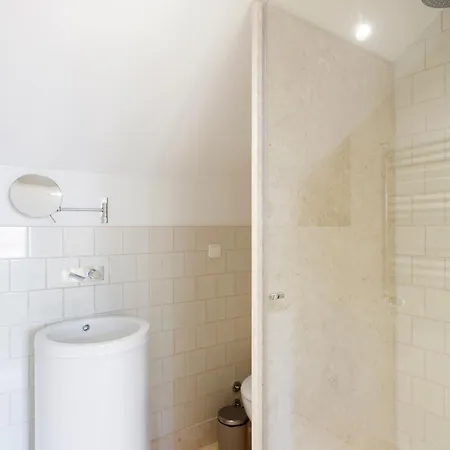 Comfortable In A Shared In The Center Of * Lisboa