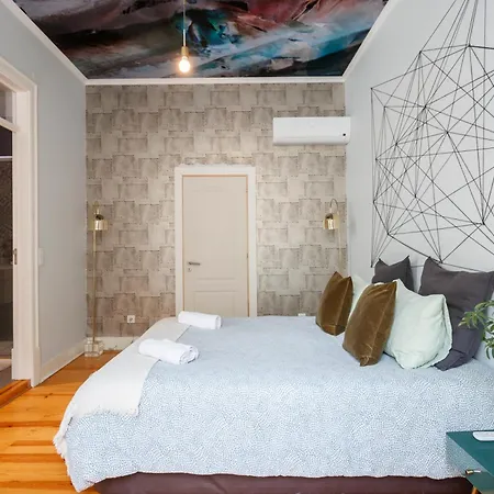 Comfortable In A Shared In The Center Of * Lisboa